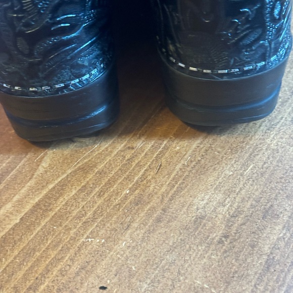 Dansko Black Tooled Clog Size 40= 9.5 -10 Nursing, On Your Feet. Caregiver. - Picture 7 of 16